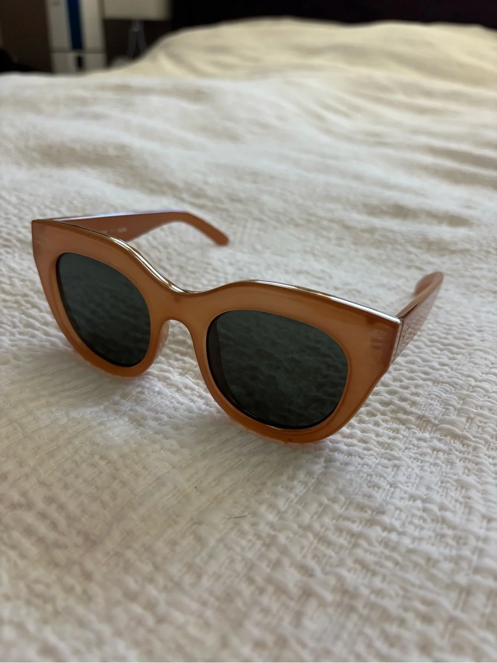 Le Specs Air Heart sunglasses - Picture 2 of 4